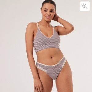 Pact apparel organic cotton bra. Xs but can also fit a small. New with tags.